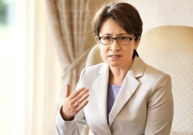 快撑不住了，台湾地区承认处境艰难。当地时间7月17日，萧美琴出席活动时主动坦言，