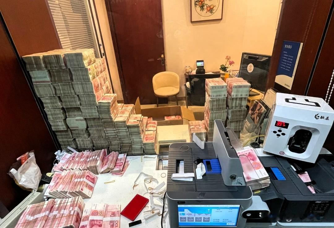 银行表哥的“合规式提醒”，打了多少伪理财师的脸？家族群里沉默五年的银行表哥