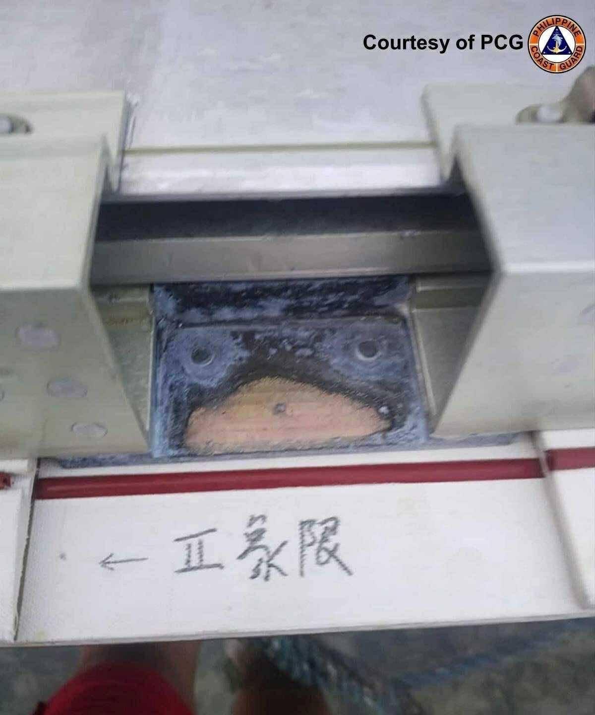 菲律宾海岸警卫队称，在巴拉望岛海岸捡到了中国的火箭残骸，残骸将交给菲律宾航天局研