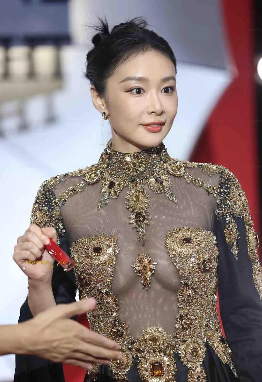 高叶红毯造型引争议，是高级还是翻车？咱就说高叶这次的红毯造型，真的有点让人
