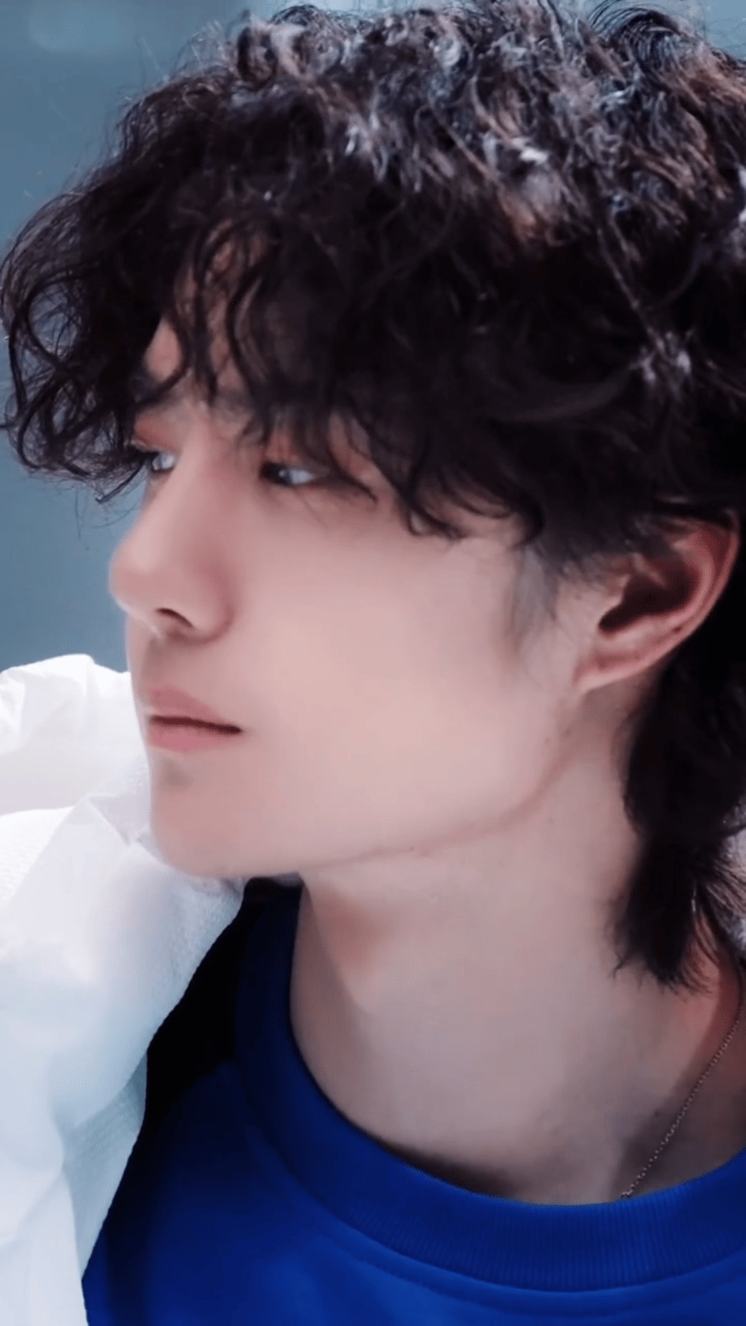 你敢信这是真维斯的广告？真维斯的卷毛啵啵新物料，这就是王一博天生的时尚魅力。