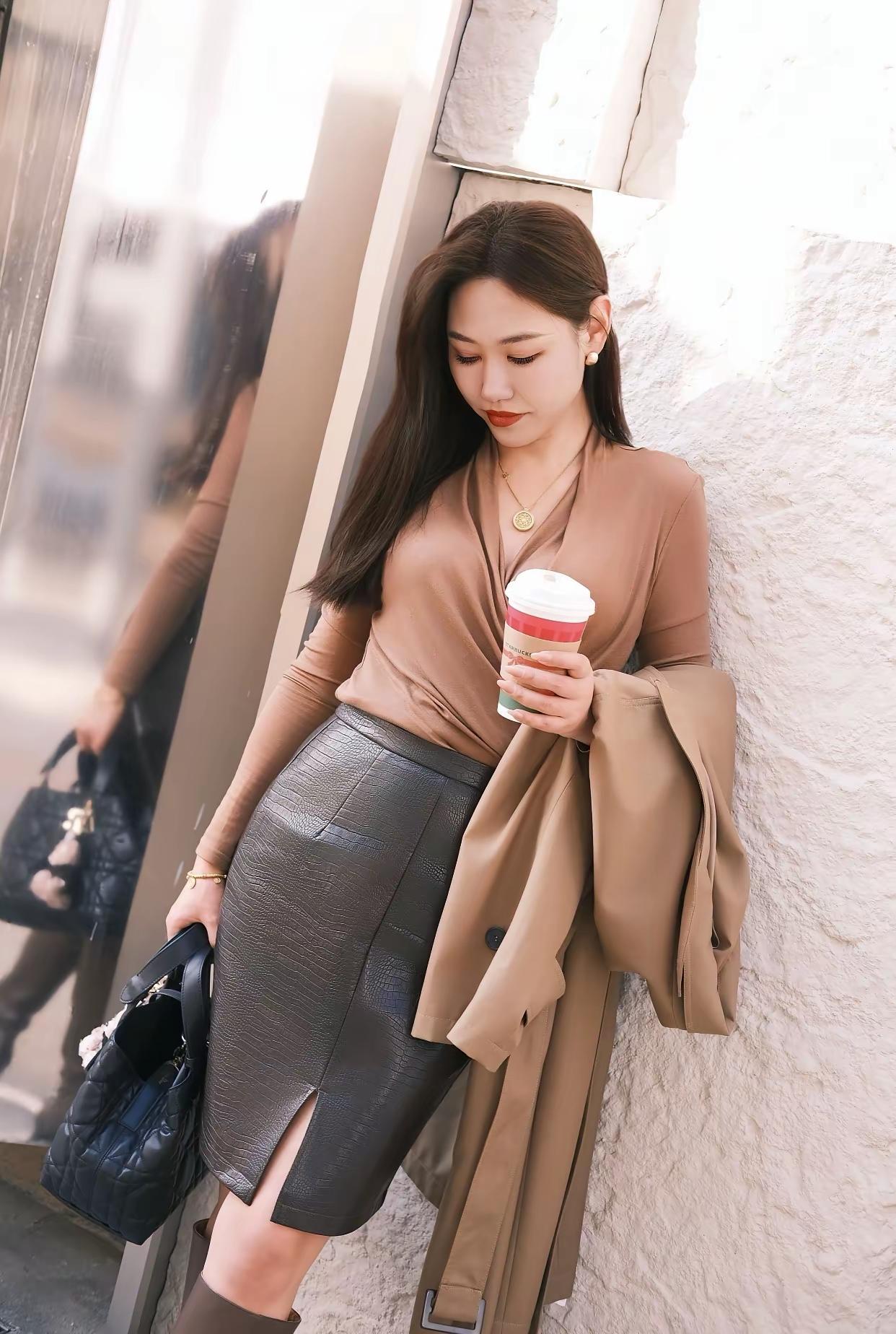 愿你在这一冬，以雪的清冷，涤荡心尘；以梅的静定，涵养气韵。把这段时光，活成一场向