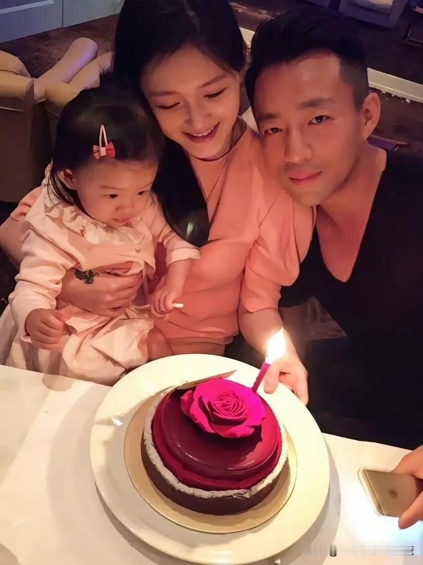 马筱梅给玥儿准备生日派对，不但将生日会布置得非常漂亮，还请了玥儿全班同学都来参加