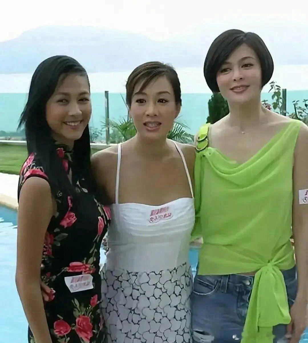 这张旧照片拍摄于1997年，香港三位女艺人的合影，你能认出来吗。她们都是那个年代