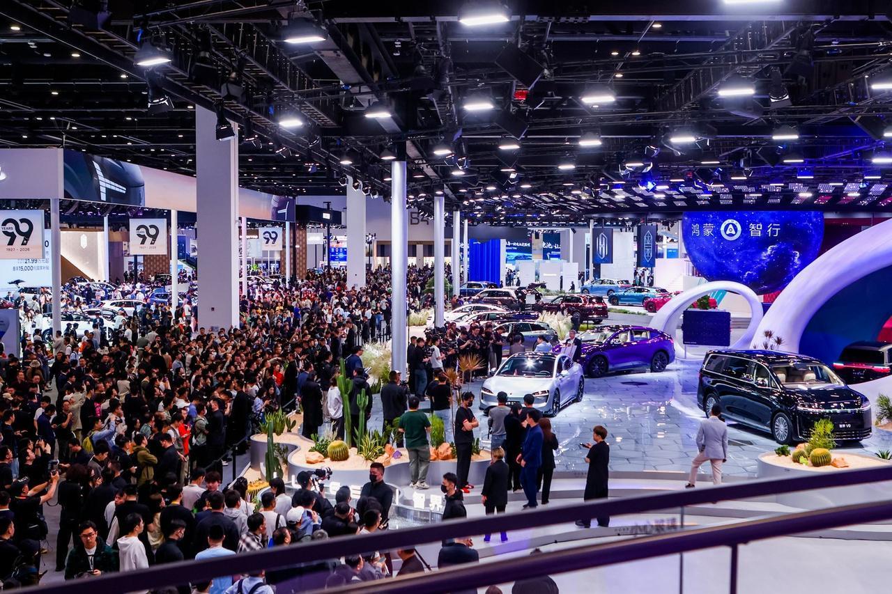 年底要开2400家店，北京车展这场直播透出鸿蒙智行的真实算盘这次北京车展鸿蒙