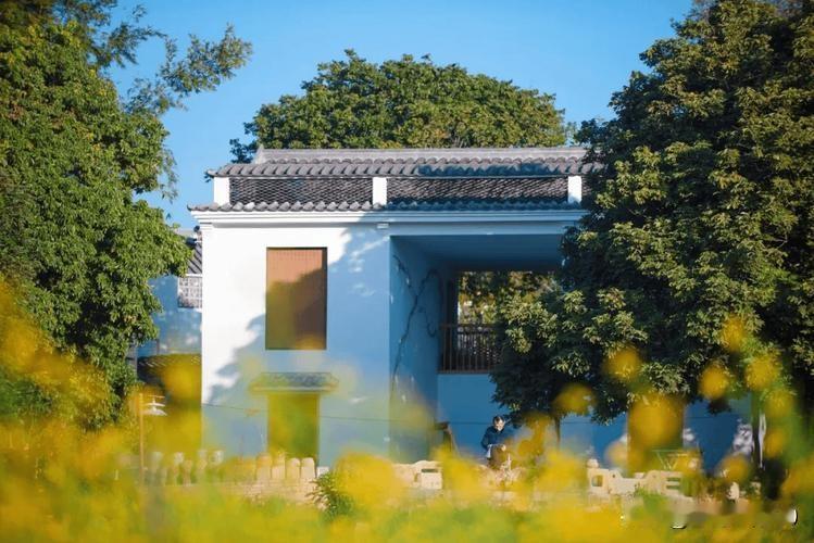 支持城乡缩小养老金差距，但不允许吃“白食”。否则，不仅制度上行不通。在法理上也讲