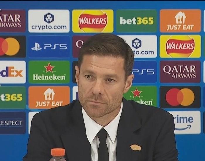 “没出过国的外国人在当地不容易！”欧冠焦点战皇马客战利物浦。赛前的发布会上，