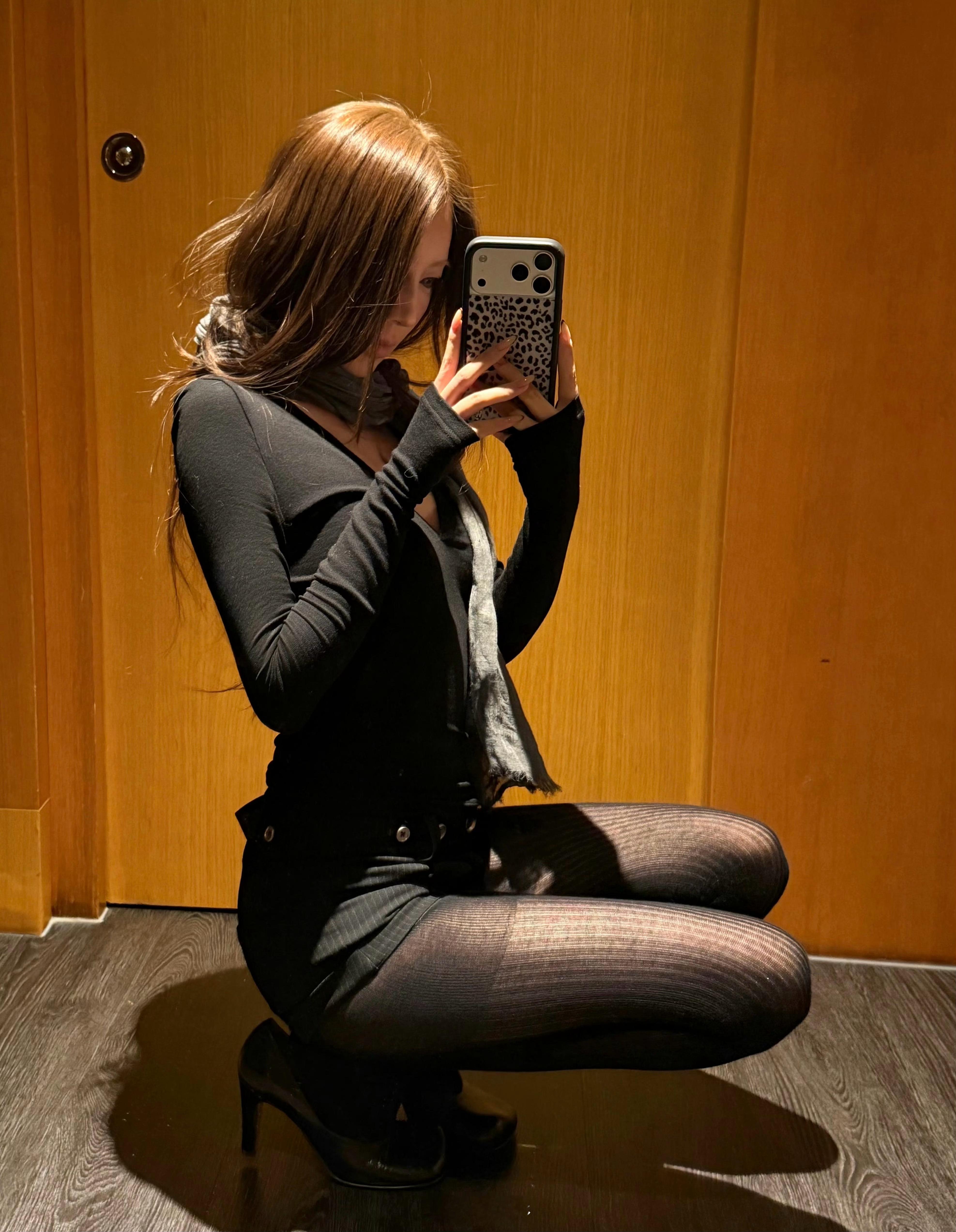 富人新标识：最新款ProMax版iPhone戴wf手机壳！