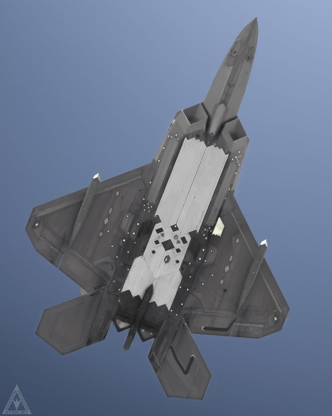 F-22“猛禽”携带隐身IRST吊舱进行测试2026年9月，一架隶属于FEVE
