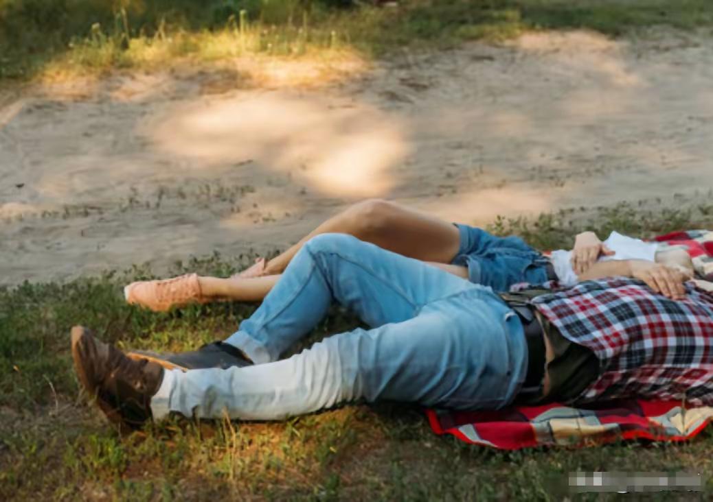 见过糊涂的，没见过这么糊涂的。贵州遵义那档子事，听完我愣了半分钟没说出话——俩人