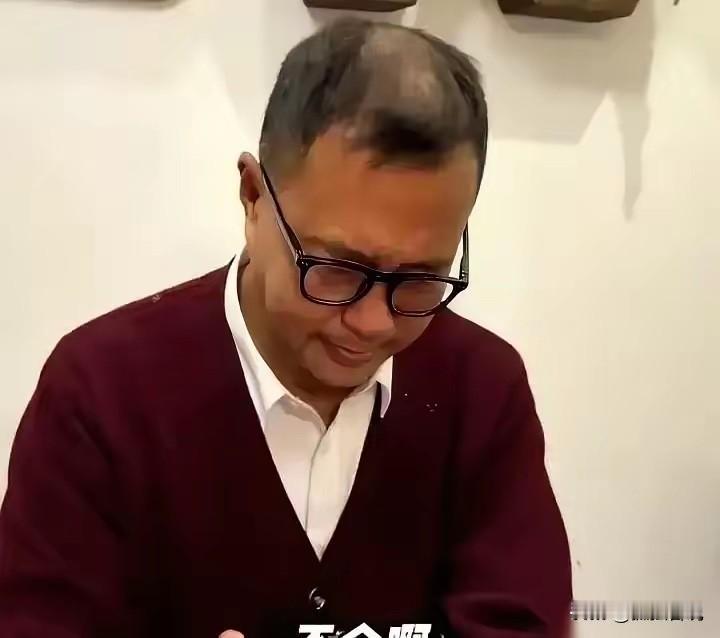 沈巍活成了八卦男主角，现在粉丝对他的文化兴趣不大了，反而关心起了他跟晓晓的爱情故