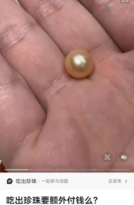 惊喜啊！吃饭都能吃出“盲盒”体验了！就在过年前两天，长沙一位网友在大碗先生点了一