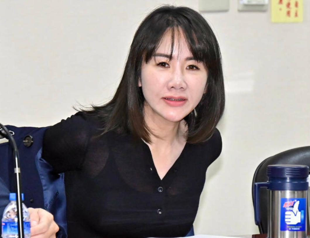 彰化议长宣布不选县长谢衣鳯回应了针对彰化议长谢典霖昨晚（14日）发文宣布