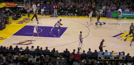 进攻犯规~！双方还有口角~！！