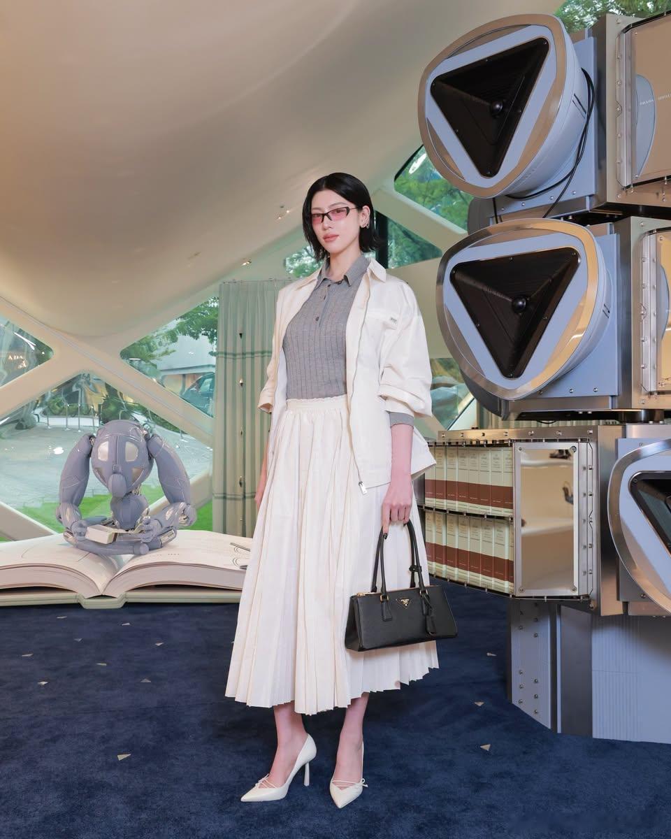 三吉彩花