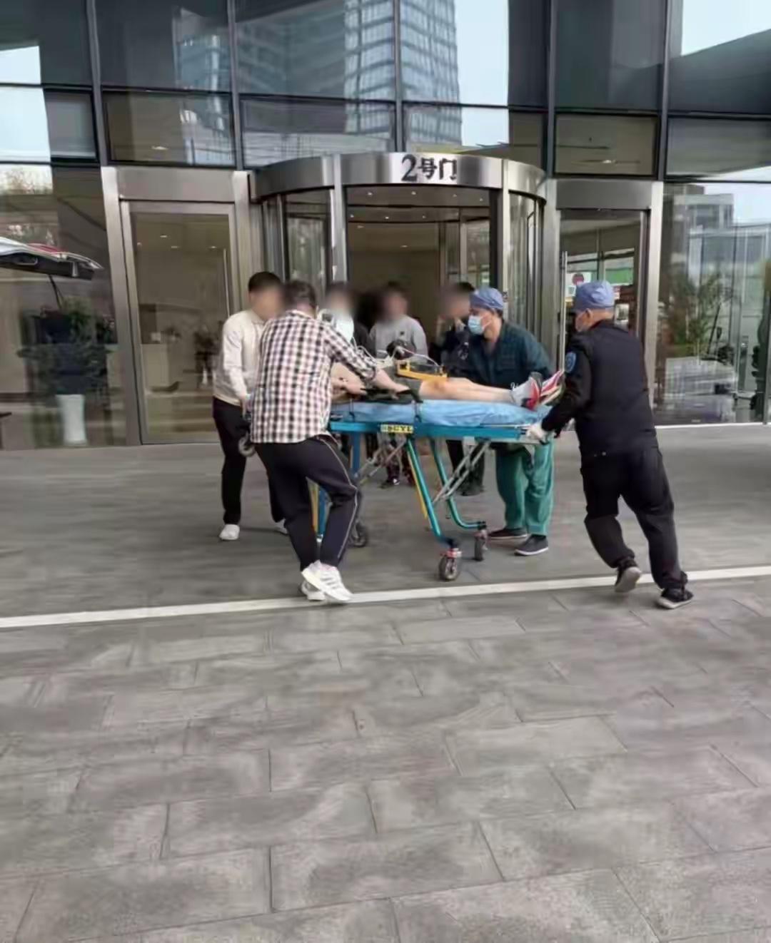 张雪峰身边朋友称他情况不太好，3年前就因心脏问题住院，但愿这次逢凶化吉