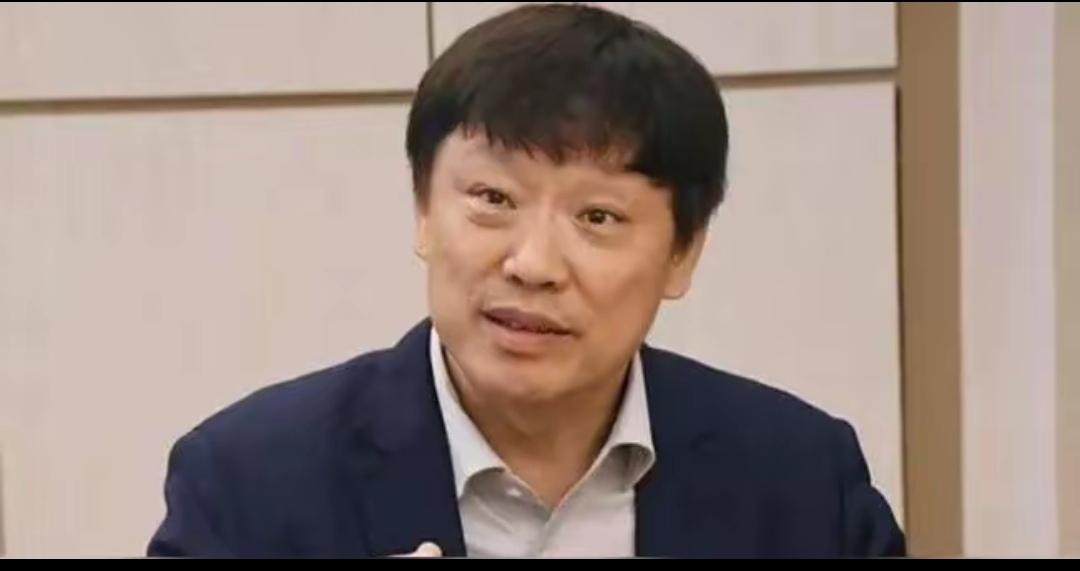 胡锡进对汤加凤降低英语权重的呼吁大为光火，充分暴露了他的不淡定，也说明汤的提议动