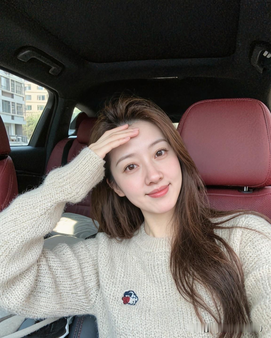 慢慢想通了，人生本是用来体验的，从来不是为了演绎完美。不再揪着自己的缺点苛