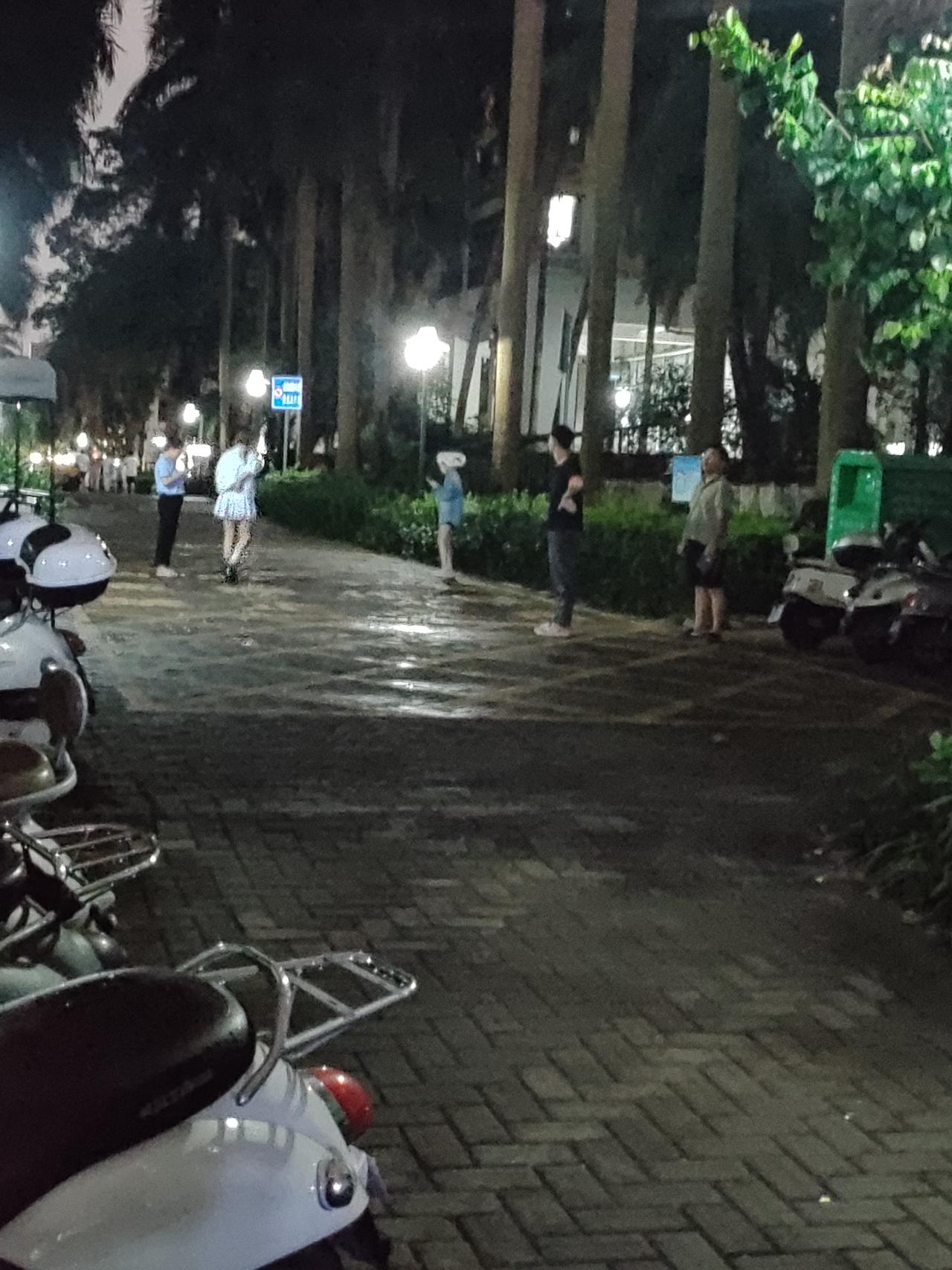 太吓人了，刚刚南宁又地震了（5月18日晚约21：44分），就那么一晃，感觉比昨天