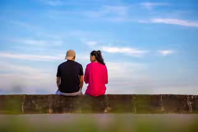 三种表现证明你们夫妻还能走下去，一个都没有，可以离婚了在婚姻的长河中，我们都