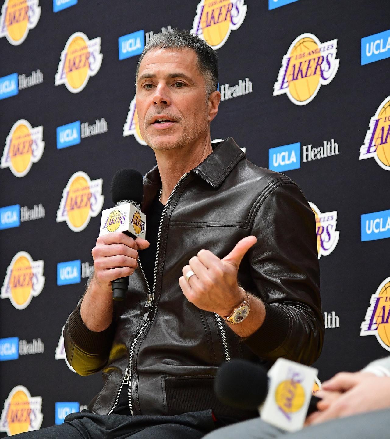 不引进首发侧翼了？美媒报道：佩林卡经过二十多场比赛的观察认为湖人不需要对球队进行