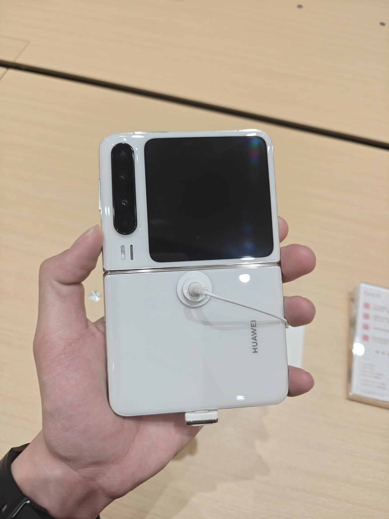 苹果折叠屏会做得比华为好吗？听说苹果首款折叠屏类似华为PuraX，只是尺寸大