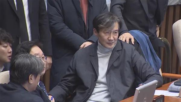 李在明政府运营不到10天，赦免曹国的声音此起彼伏。最积极的自然是祖国革新党，