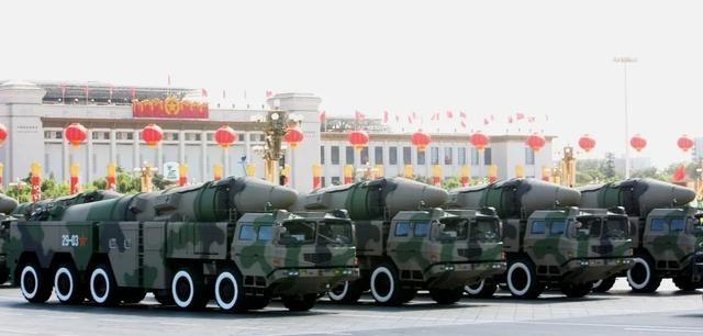 美媒恐惧地发现，中国拥有全世界数量最庞大、种类最齐全的弹道导弹武库！五角大楼盯了