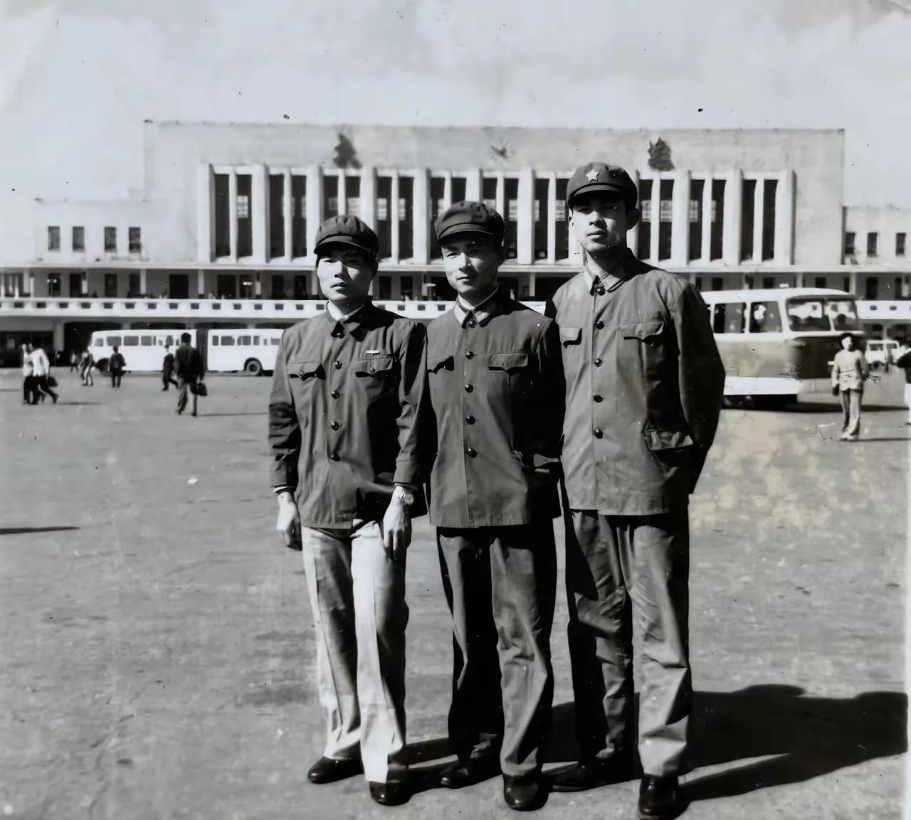 你绝对不会相信，我当了两年120迫击炮icon排长，竟然没有见过我们排的迫击炮是