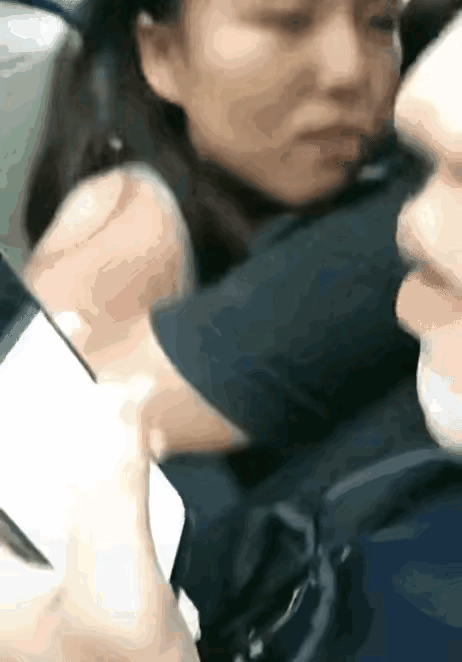 现在这样的画面已经不多见了，早在30多年前，经常会遇到这样的情况，我记得在我上学