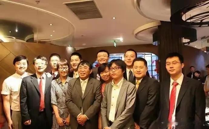 聂卫平虽没有世界冠军，但弟子和学生却获得了几十个世界冠军。聂卫平是中日围棋擂台