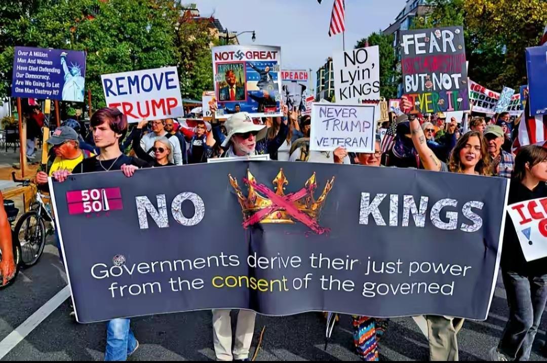 美国彻底爆了！50个州集体起义🔥政府停摆第18天！全美炸锅了！近700万