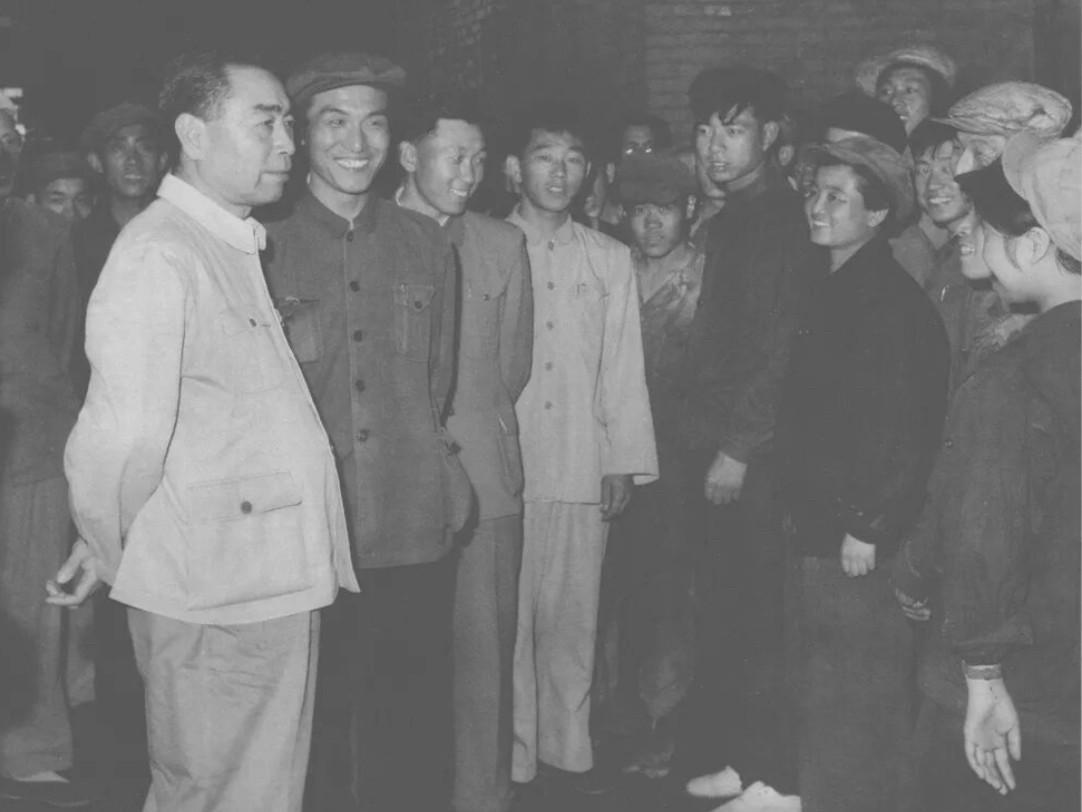 1962年8月，周恩来总理视察小丰满水电站，了解重大工业项目的真实情况，为国家的