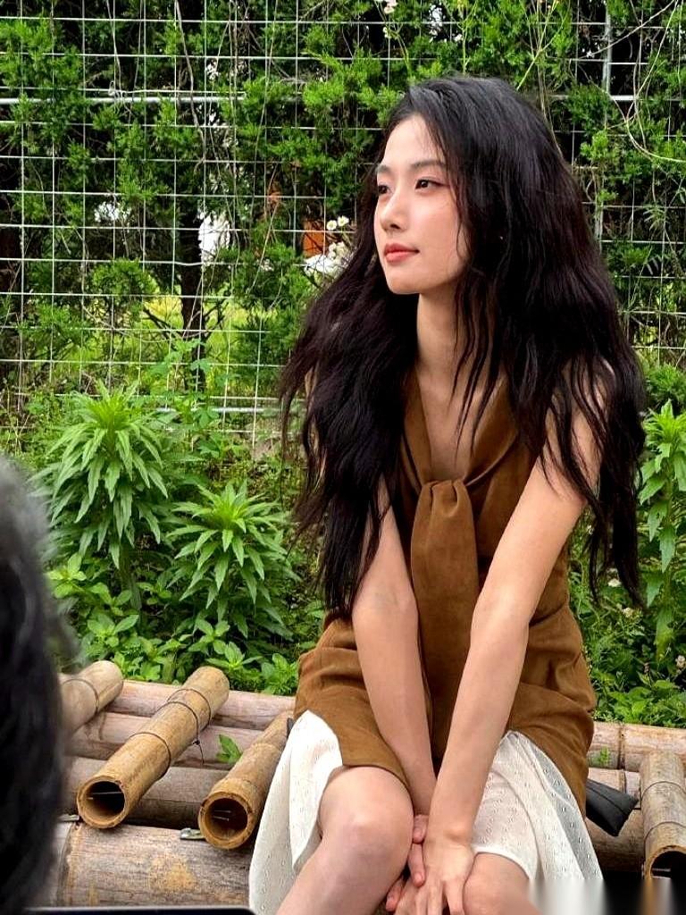 一个28岁的姑娘，拔了颗发炎大半年的智齿，手术很顺利。家里人以为这事儿就算翻篇