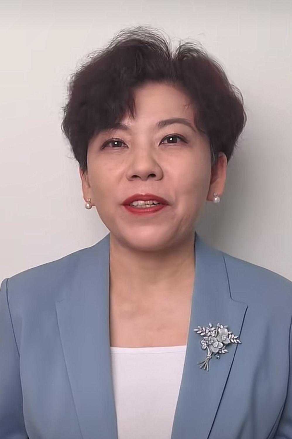 邓亚萍说道：祝贺王曼昱蒯曼夺得女双冠军，两个人实力确实比对手强。邓亚萍分析说