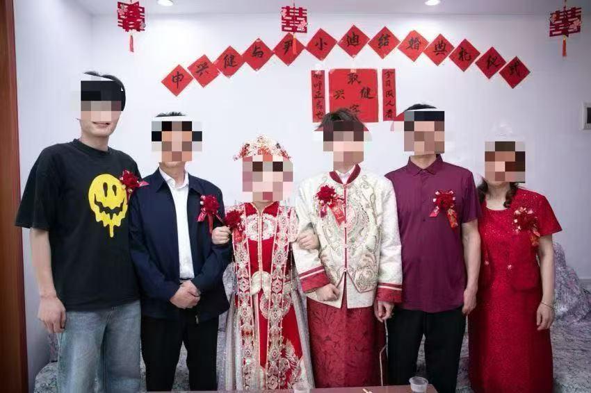 湖北随州，男子通过网络和和一名“白富美”恋爱，没想到，结婚不久之后，男子发现自己