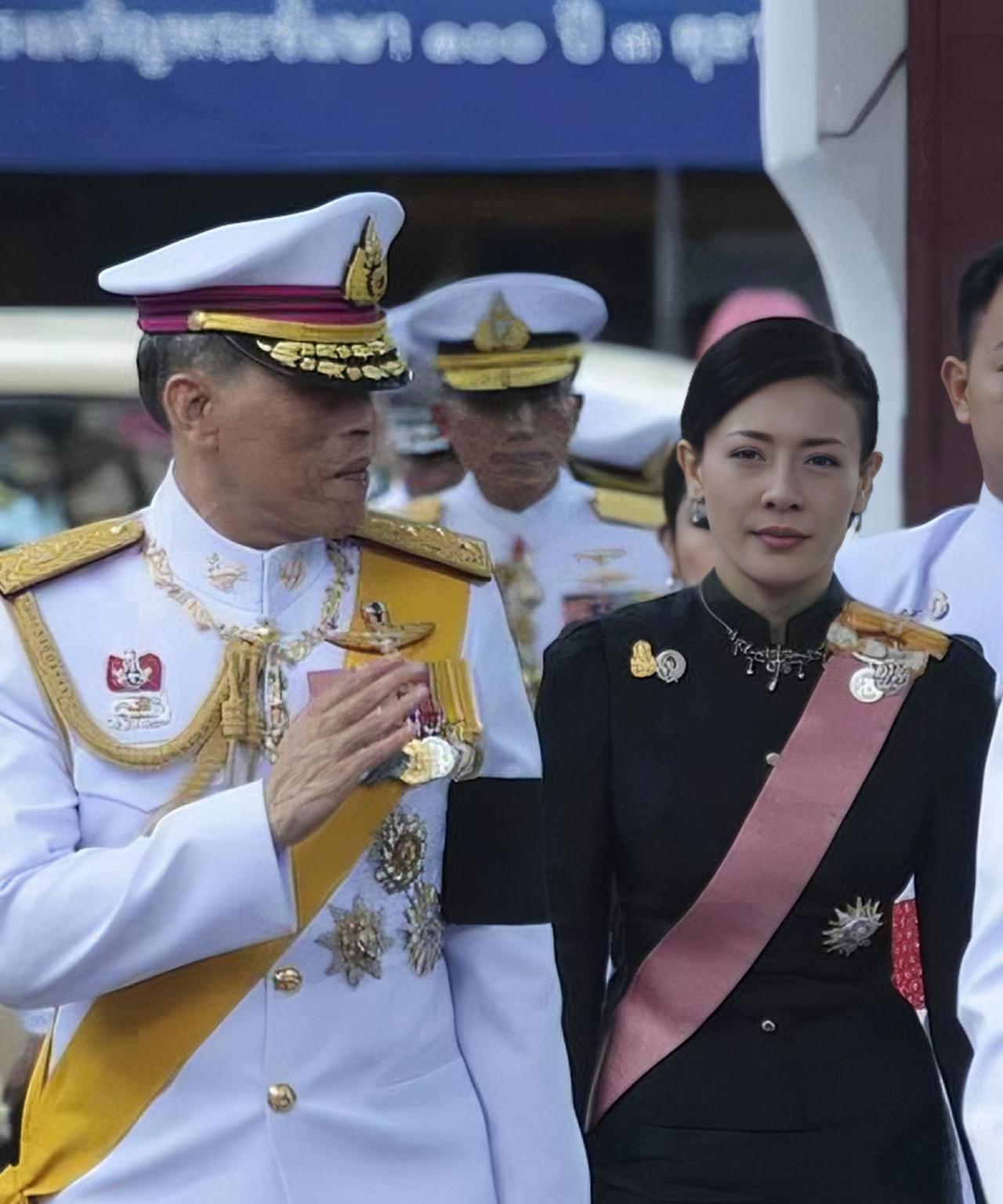 西拉米王妃倾国倾城，黑丧服盖不住盛世美颜西拉米王妃出身平民，还有过舞女经历，却