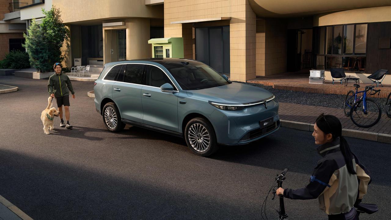 8月14日魏牌V8X正式上市，基于长城归元S平台打造，分为运动版、豪华家庭版两大