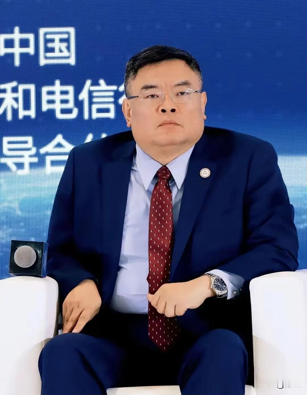 退休工人李秀兰用220万的积蓄，让盈科律所前主任梅向荣自首了！3月18日7时