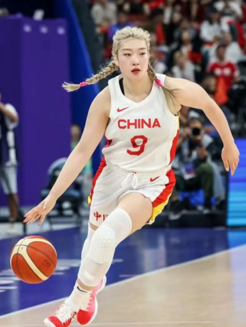 李梦不回归，女篮世预赛可能翻车赞助商已把“不上场就撤单”摆到桌面篮协给宫
