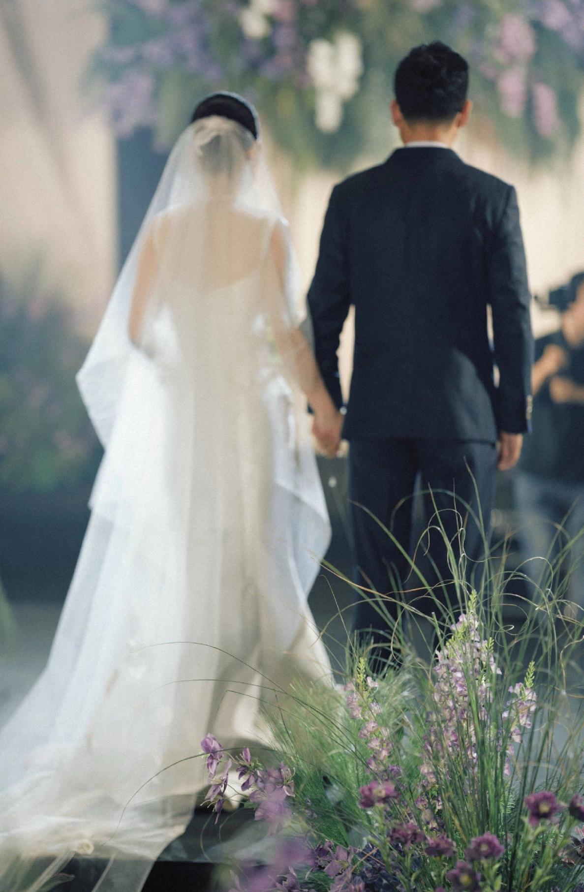 新疆和静，男子和妻子结婚仅三天，两人就因为洗碗和管钱的问题，吵的互不相让。新婚就