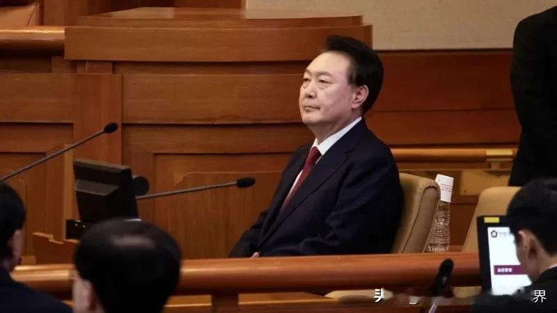 尹锡悦又被关入大牢，不怪李在明心狠，主要是这两人早就是你死我活了！当地时间7月1