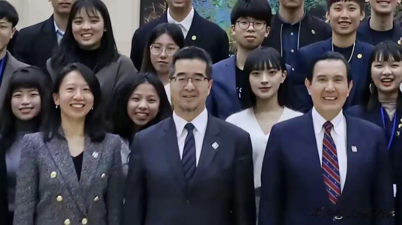 萧旭岑的结局大概率会和蔡正元一样！马英九把自己的老部下给告了，用的是基金会的