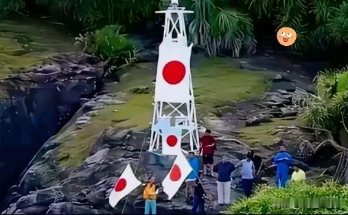 如今才看透，不管中日关系闹得多僵，钓鱼岛的灯塔都不会拆，因为这座灯塔很可能是引发