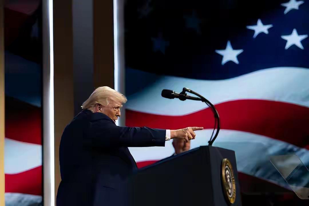 说翻脸就翻脸，特朗普政府悍然落地100%超高关税，亲手撕毁来之不易的中美经贸