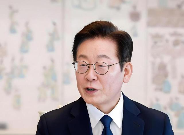 韩国政坛彻底撕破脸了！总统刚低头赔笑脸，自家军队转头就掀了桌子。李在明求和平，军