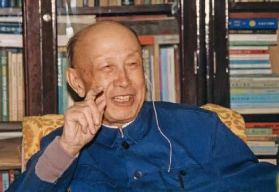 晚年的钱学森，长期卧床，不爱说话，也不理人，家人以为他得了老年痴呆，谁知当医生问