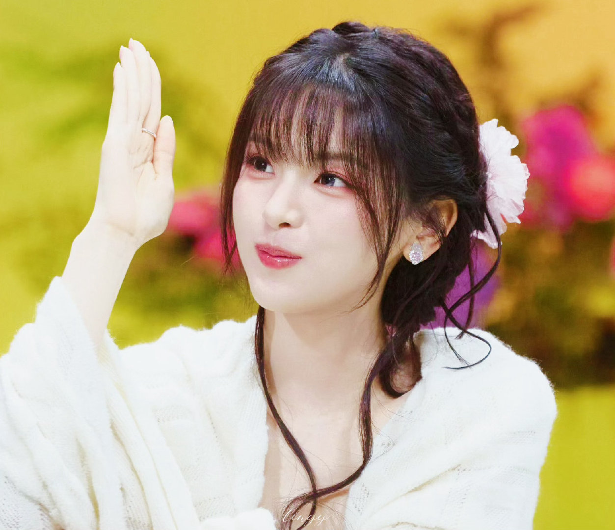 女鹅真萌[抱抱]#杨超越郑雨##杨超越百妖谱路透#​​
