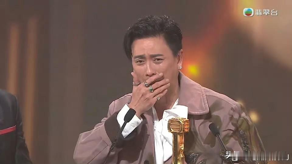 黄宗泽这个人该做的事情一件也没做没有结婚，没有生孩子，现在快50岁了也没有女