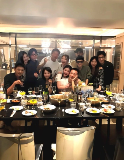 图1大S给汪小菲过生日图2马小梅给汪小菲过生日​​​